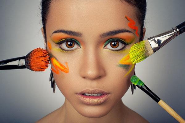 계절의 변화에 어울리는 메이크업과 헤어 연출법